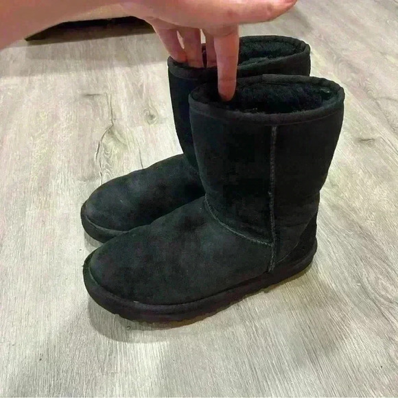 Ugg Classic Black Short Boot ll - Picture 3 of 9